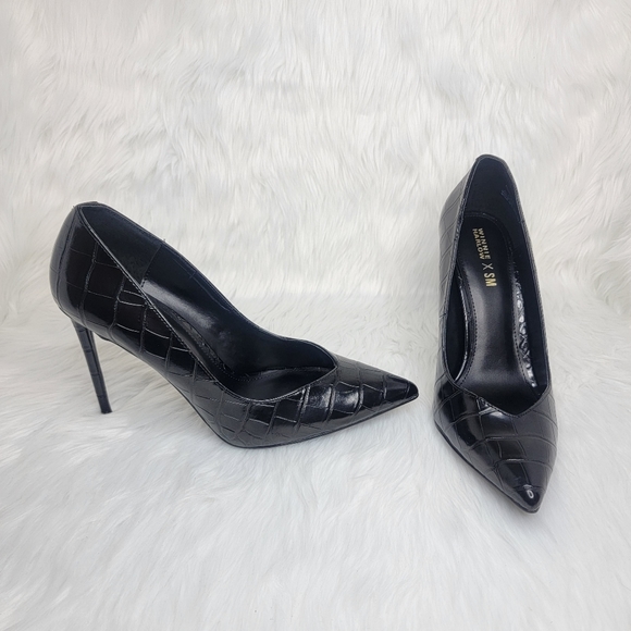 Winnie Harlow pointed toe black stiletto heels. - Picture 4 of 10